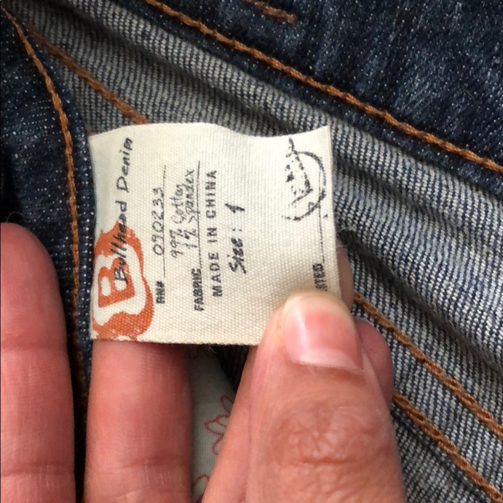 Distressed shorts - Picture 3 of 3